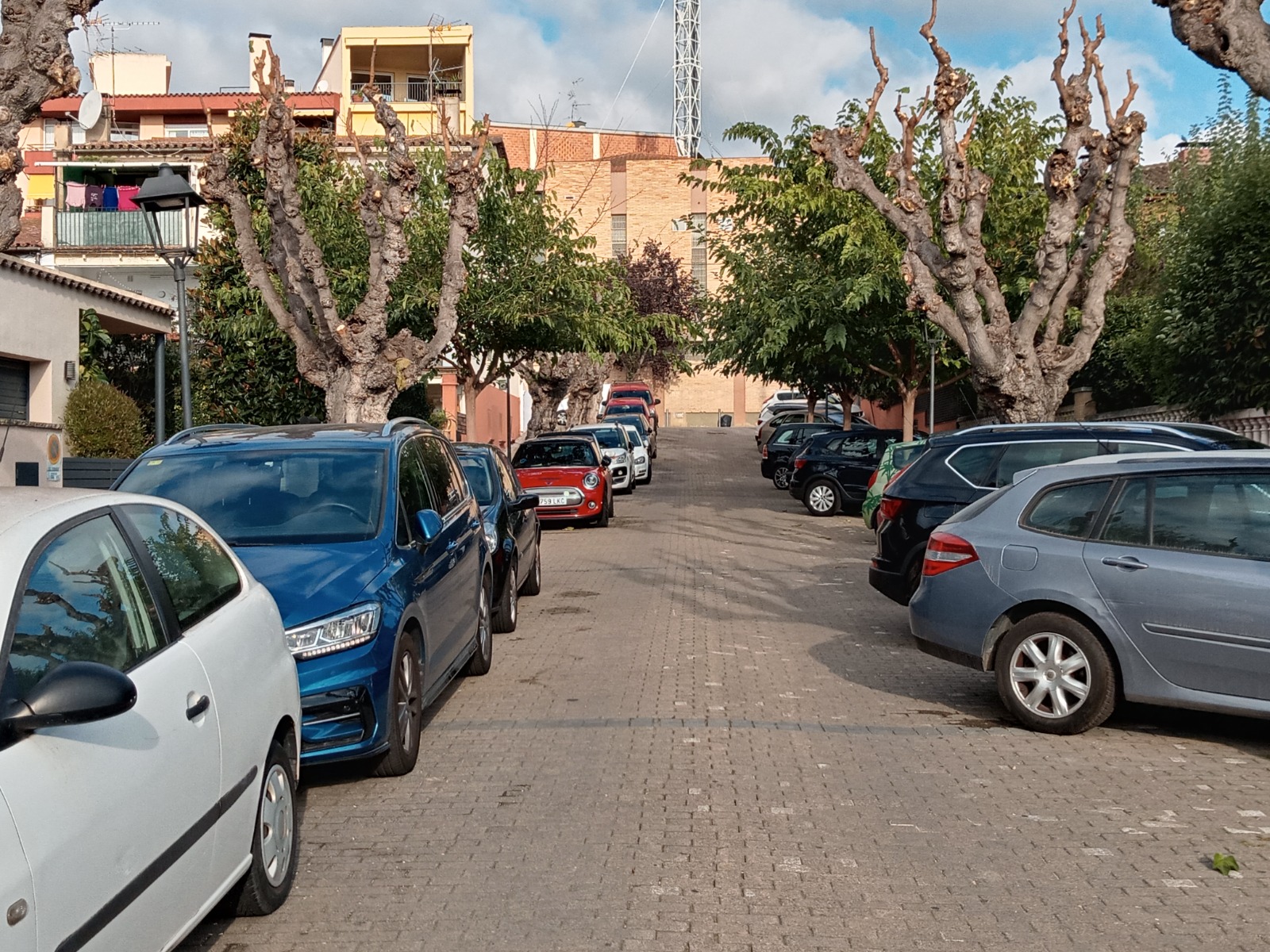 Passeig de les Moreres Passeig de les Moreres